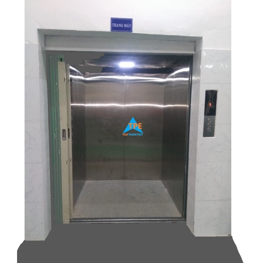 Thang máy tải hàng loại nhỏ ,cửa mở tay