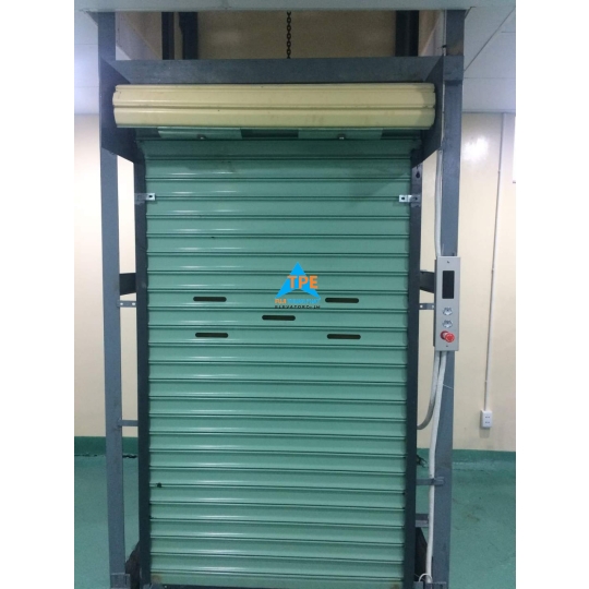 Thang máy tải hàng loại nhỏ ,cửa mở tay